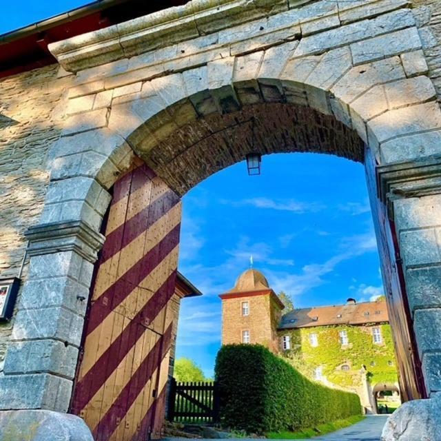 Hotel Und Restaurant Burg Schnellenberg Attendorn Exterior foto
