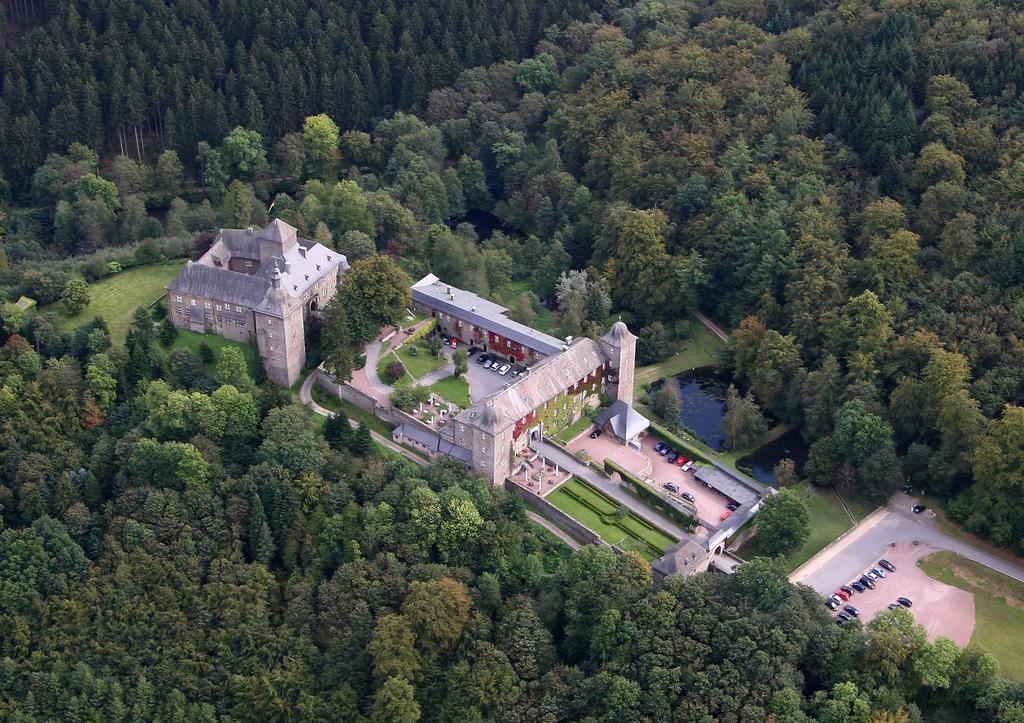 Hotel Und Restaurant Burg Schnellenberg Attendorn Exterior foto